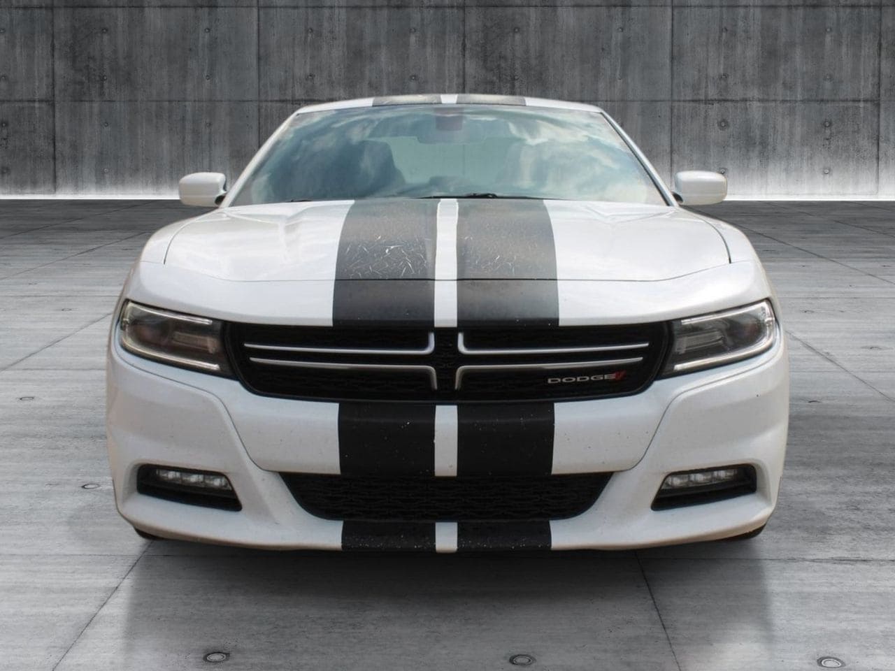 Used 2016 Bright White Clearcoat Dodge SE image 9