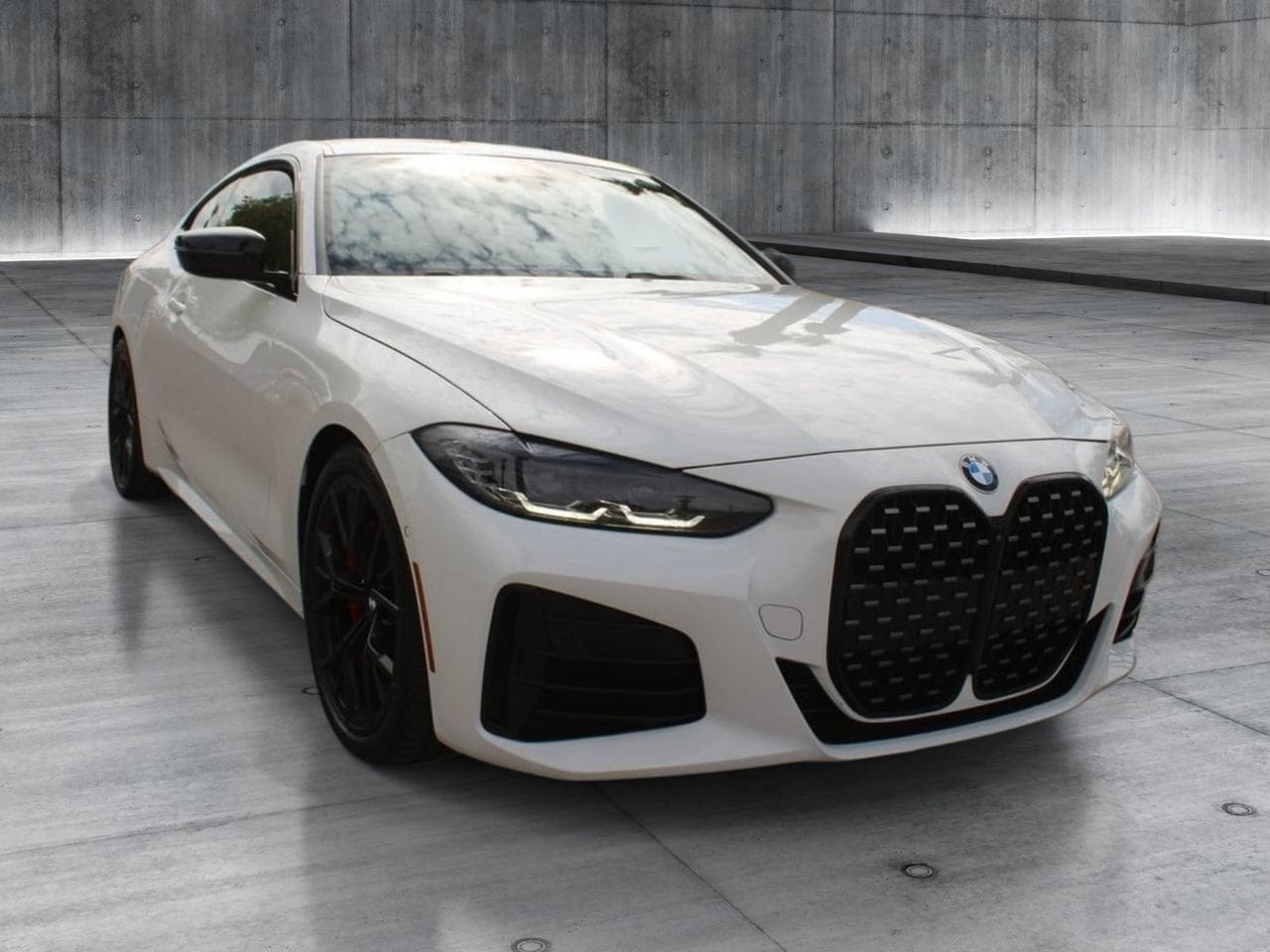 Used 2023 Alpine White BMW M440i image 9