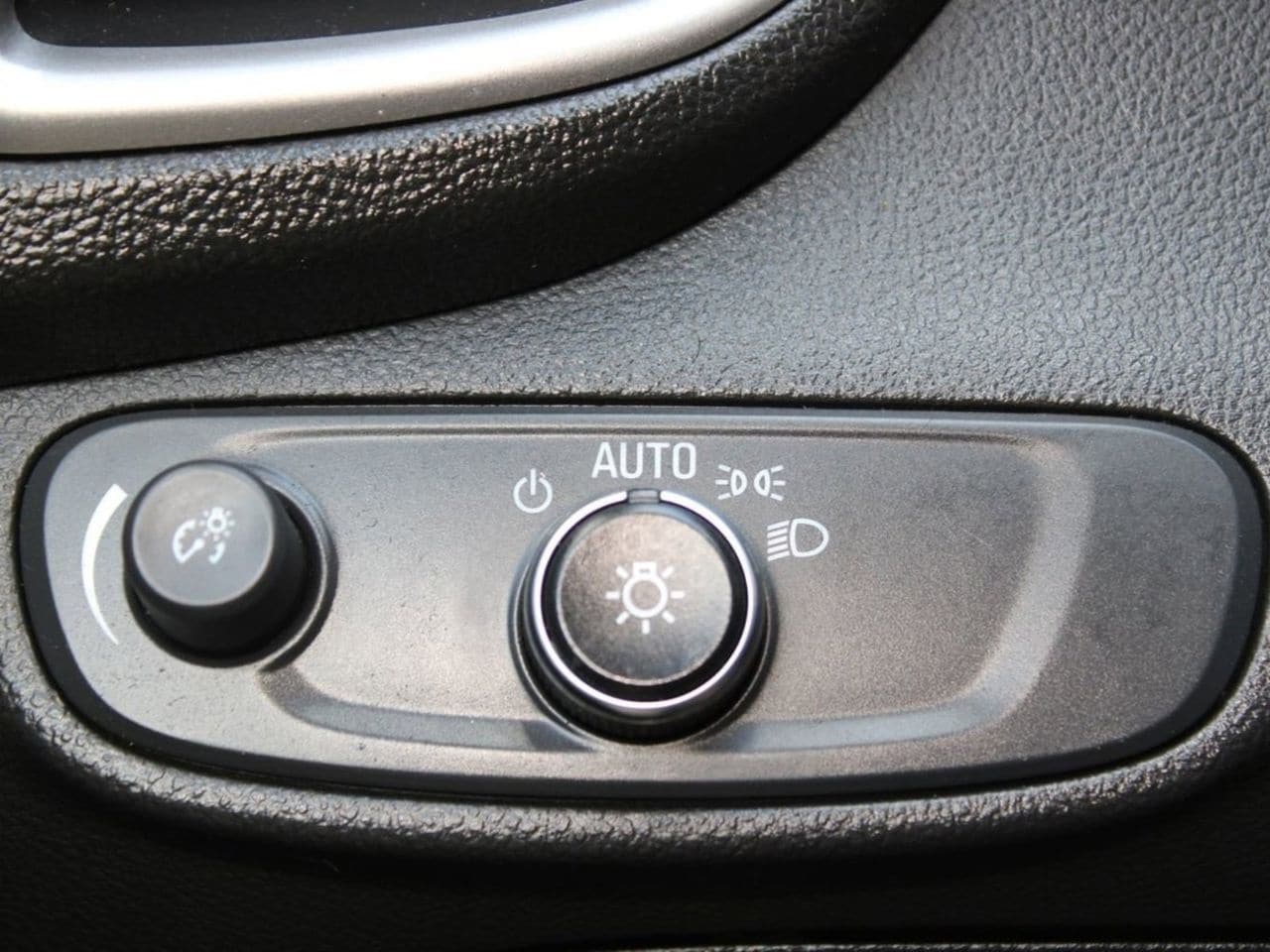 Used 2021 Silver Ice Metallic Chevrolet LT image 18