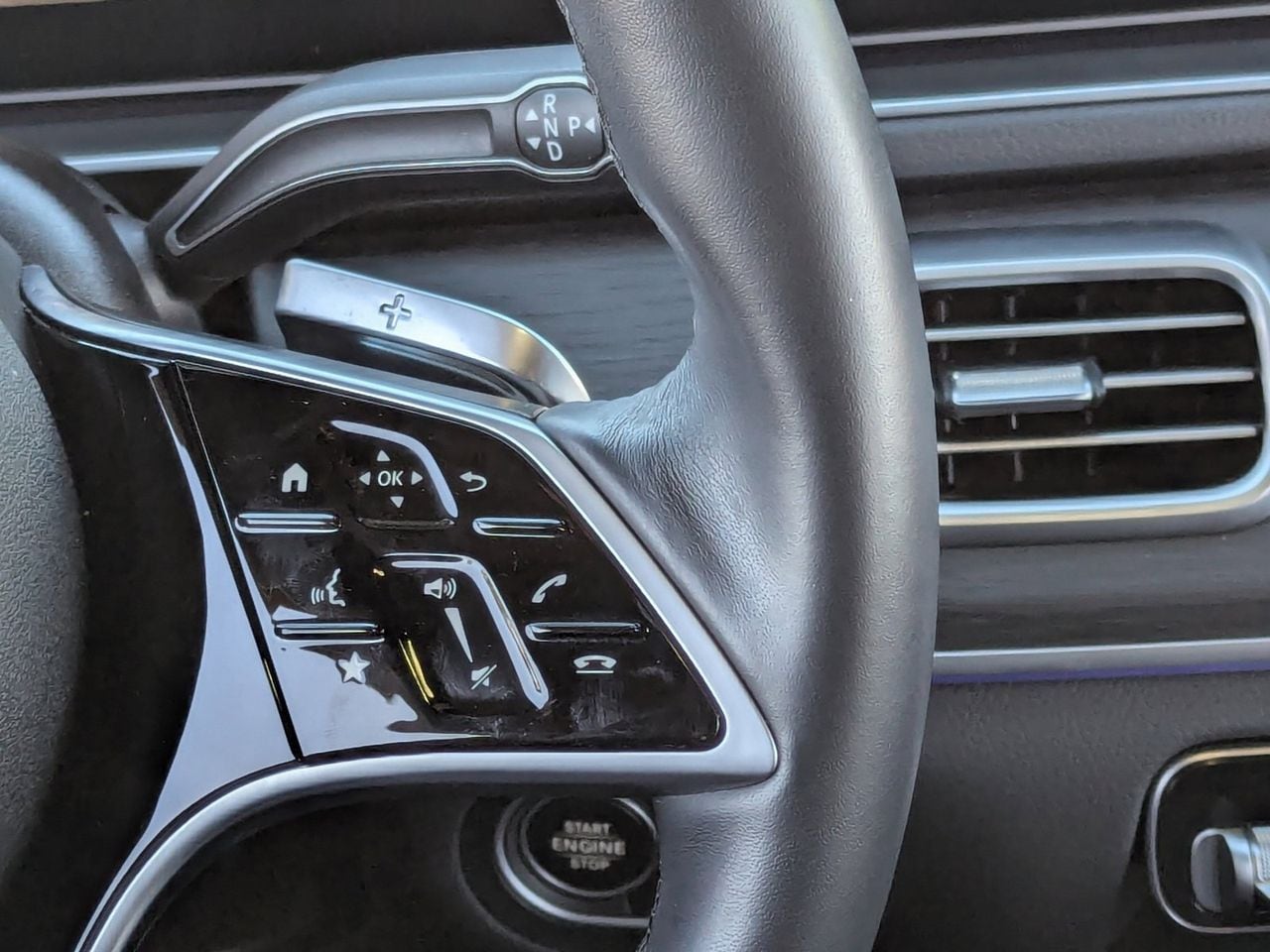 Used 2025 Selenite Gray Metallic Mercedes-Benz GLE 350 4matic® image 25