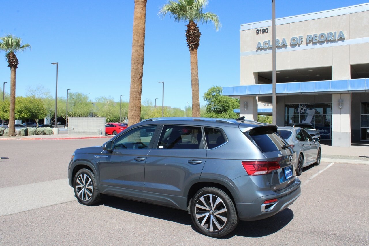 2024 Volkswagen Taos SE photo 3