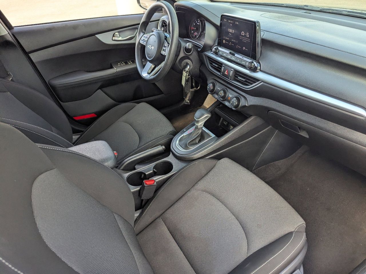 Used 2024 Gravity Gray Kia LXS image 12