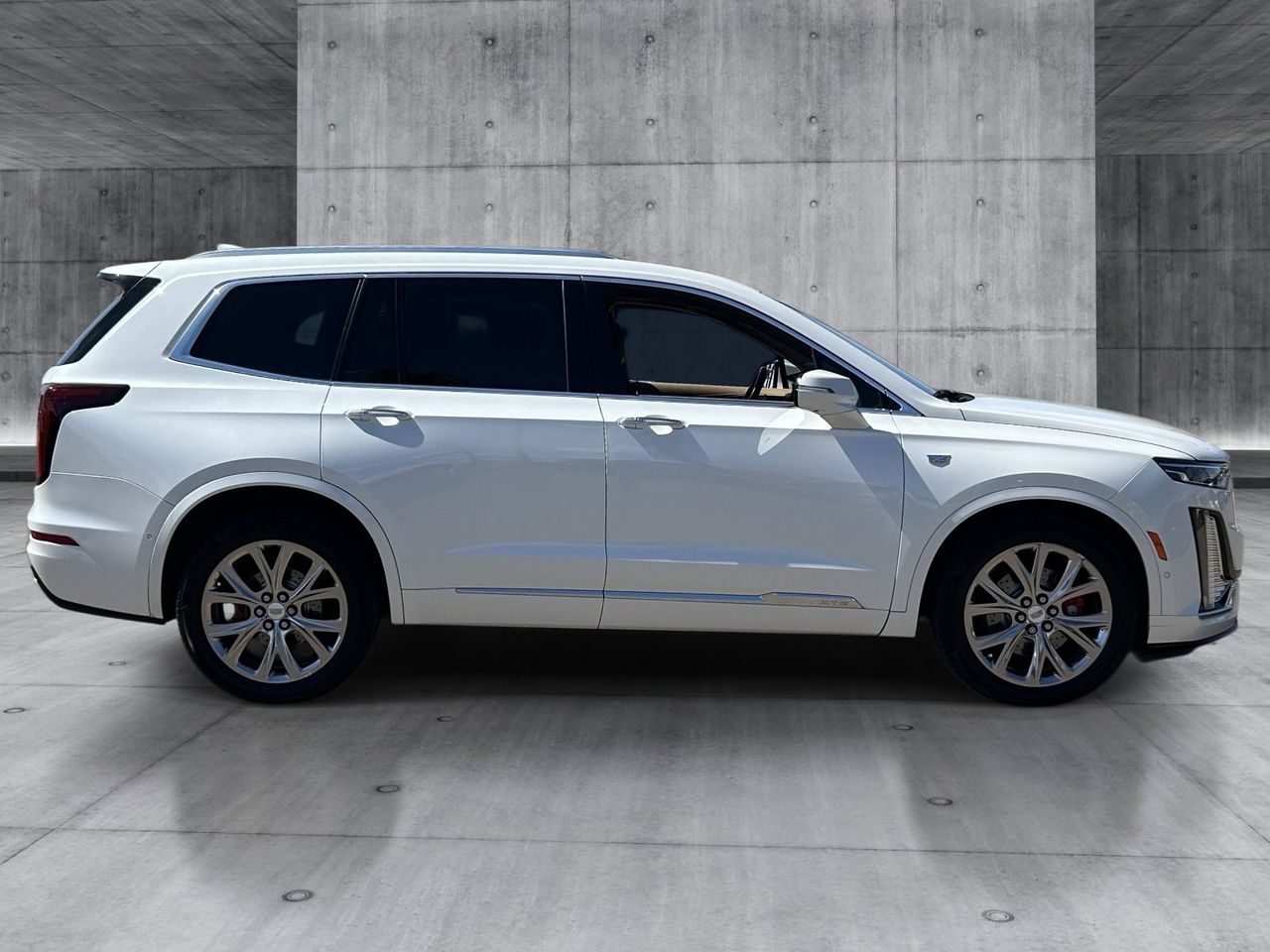 Used 2021 Crystal White Tricoat CADILLAC Premium Luxury image 6