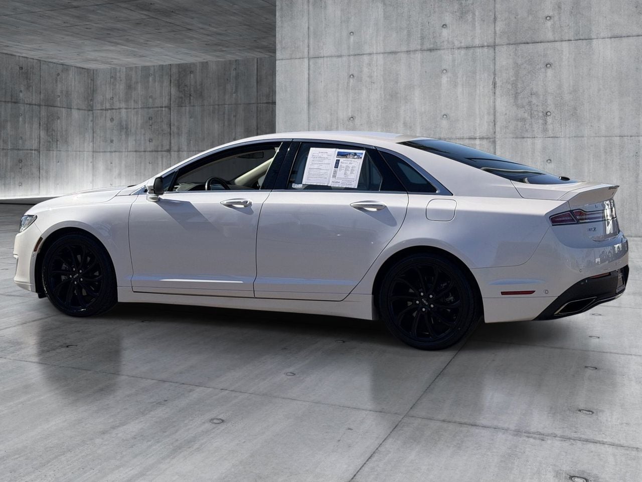 Used 2020 White Platinum Metallic Tri-Coat Lincoln Reserve image 3