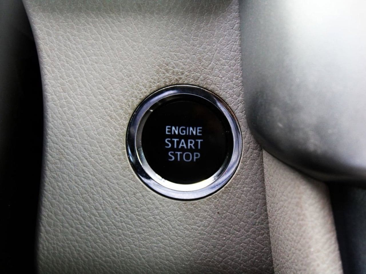 Used 2016 Predawn Gray Mica Toyota Limited image 27