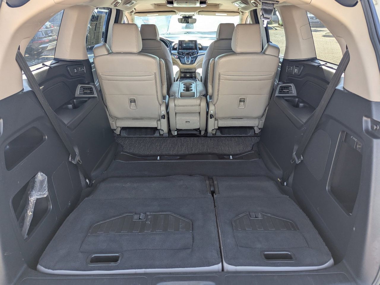 Used 2023 Platinum White Pearl Honda Touring image 10