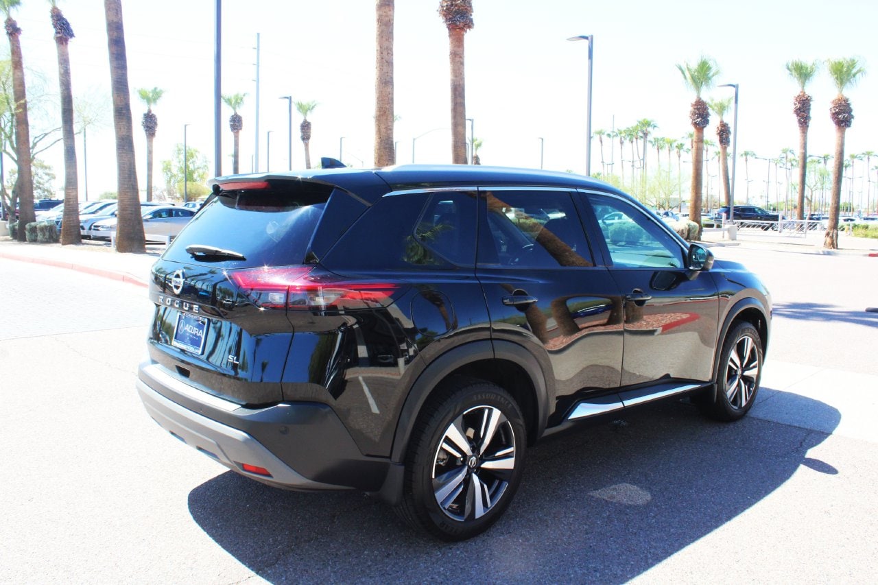 Used 2021 Super Black Nissan SL image 5