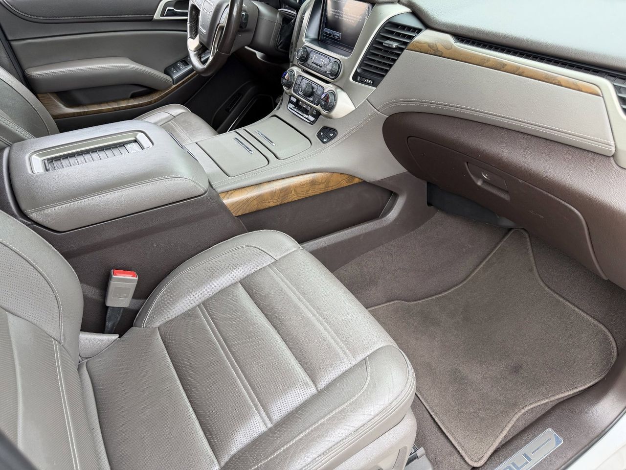 Used 2019 White Frost Tricoat GMC Denali image 14