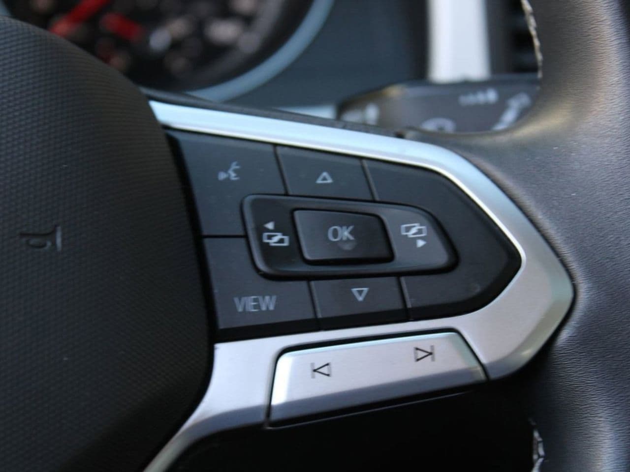 Used 2021 Deep Black Pearl Volkswagen 2.0T SE w/Technology image 24