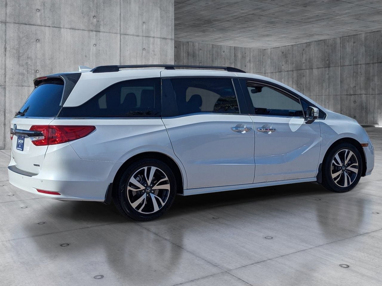 Used 2023 Platinum White Pearl Honda Touring image 5