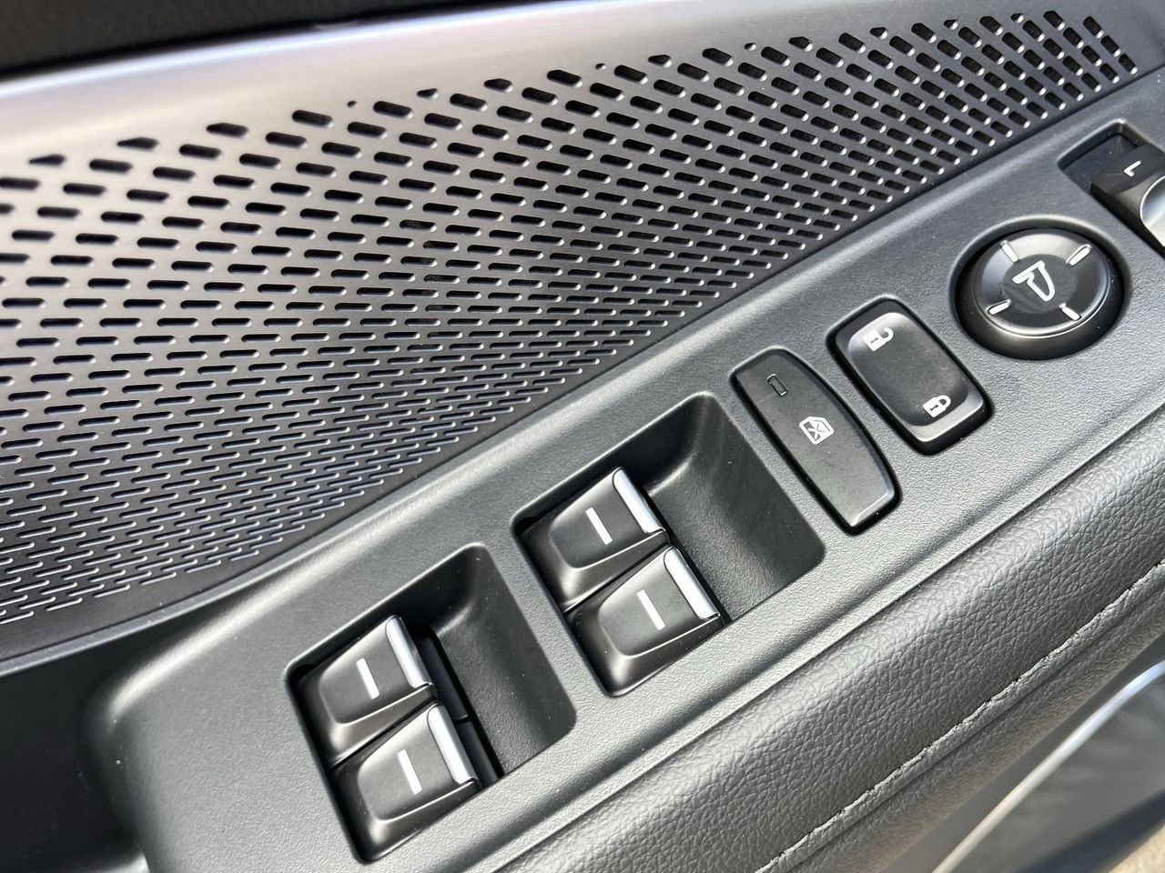 New 2026 Platinum White Pearl Acura FWD image 25