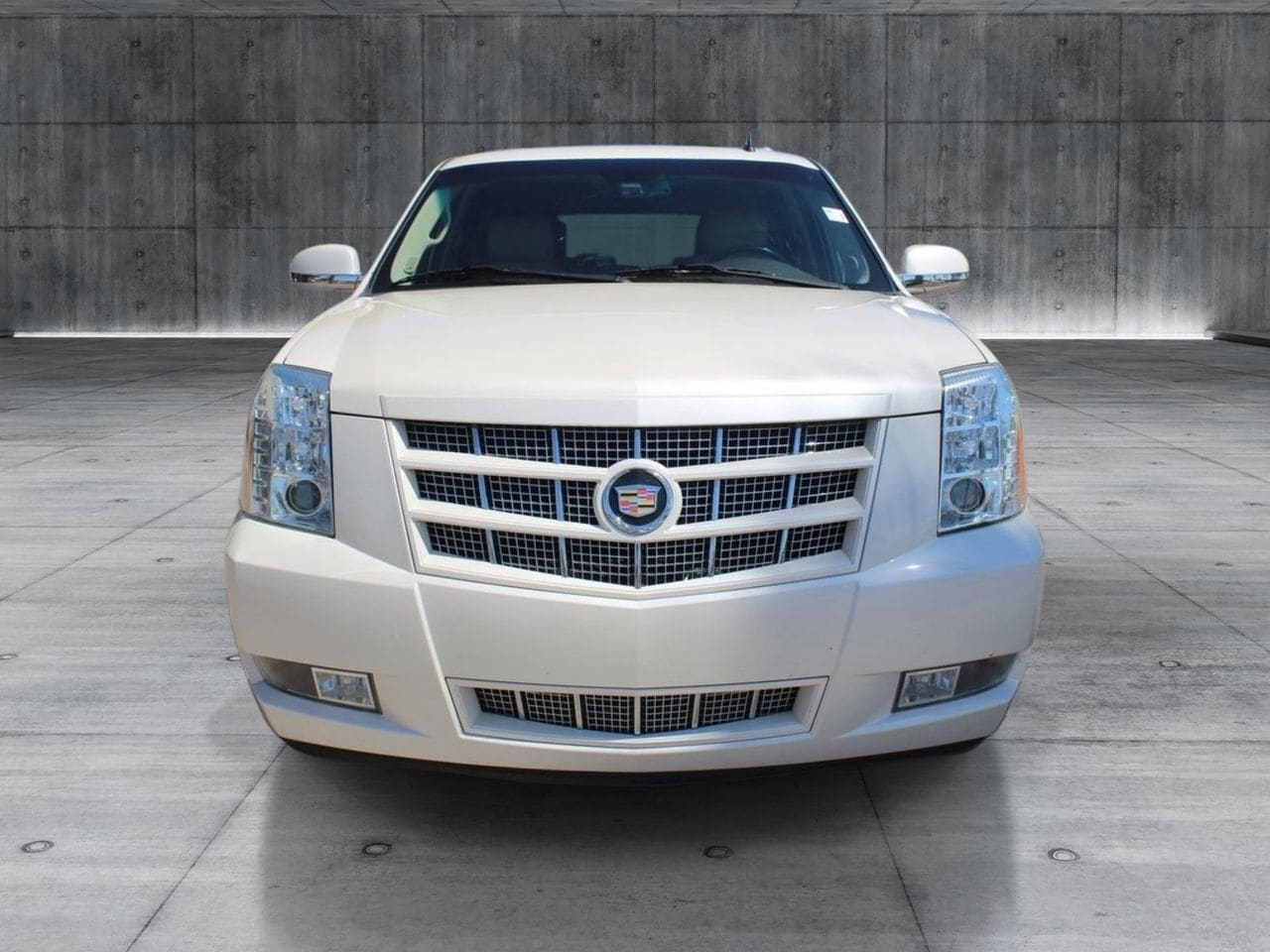 Used 2013 White Diamond Tricoat CADILLAC Premium image 8