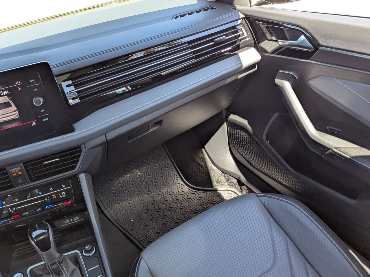 Used 2025 Deep Black Pearl Volkswagen 1.5T SEL image 18