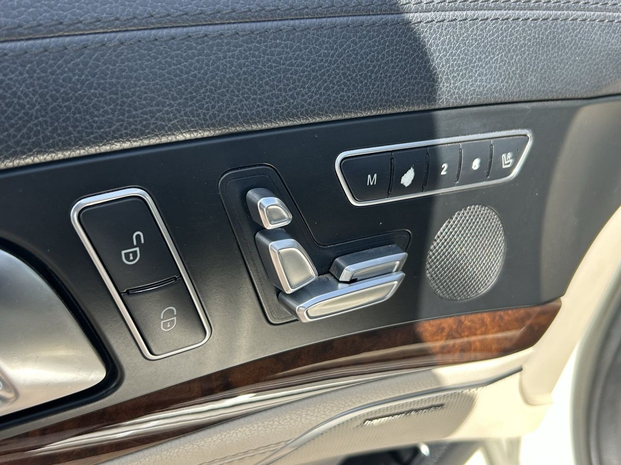 Used 2014 Diamond White Metallic Mercedes-Benz SL 550 image 22