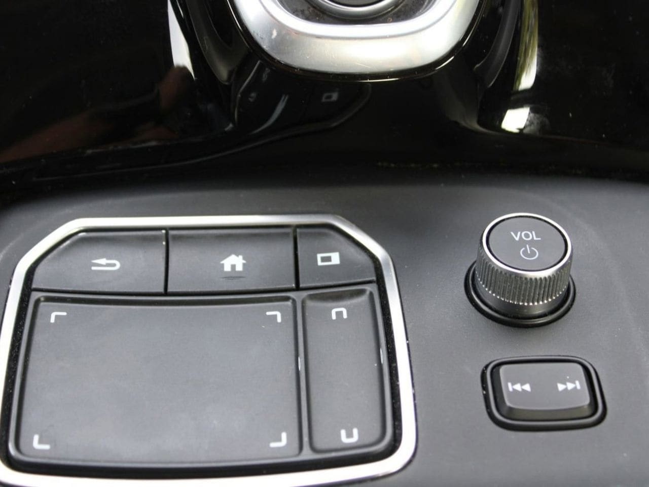 Certified Used 2023 Platinum White Pearl Acura Premium Base image 18