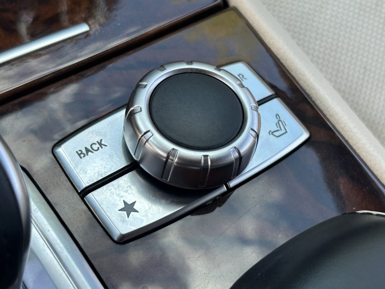 Used 2014 Diamond White Metallic Mercedes-Benz SL 550 image 32