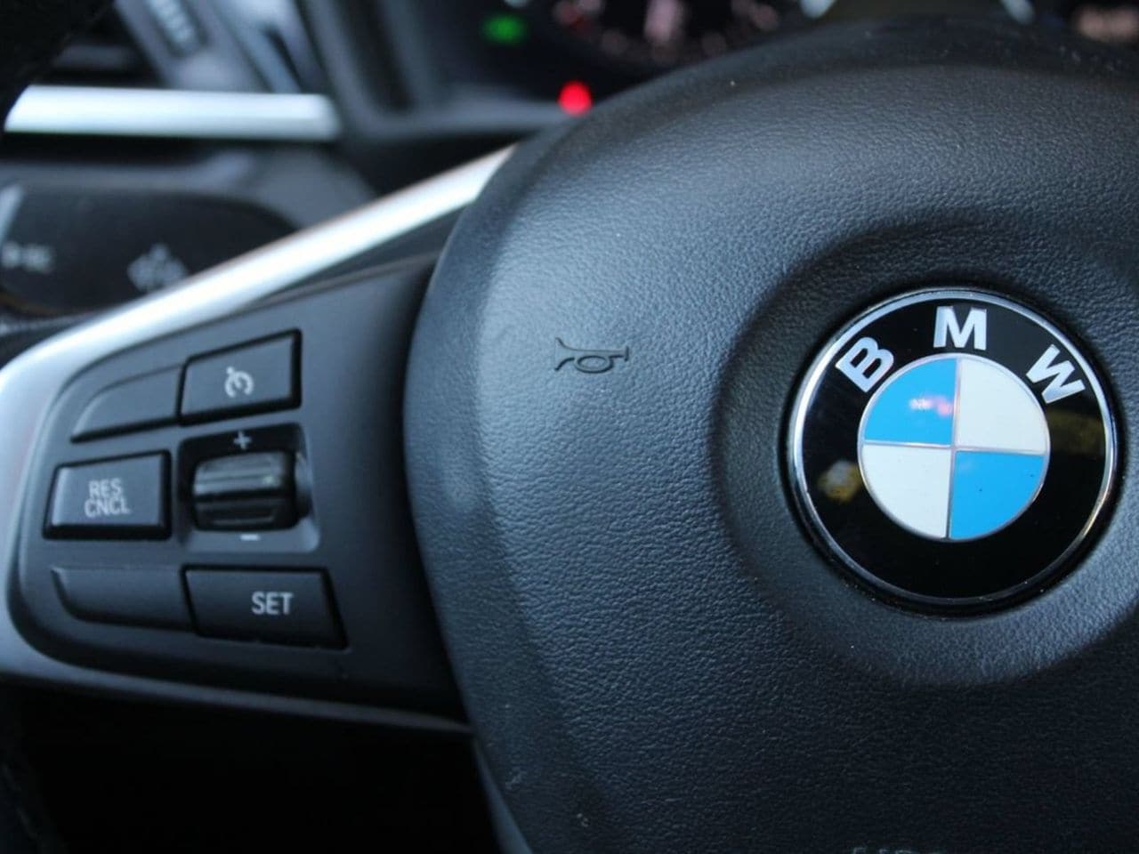 Used 2018 Alpine White BMW sDrive28i image 28