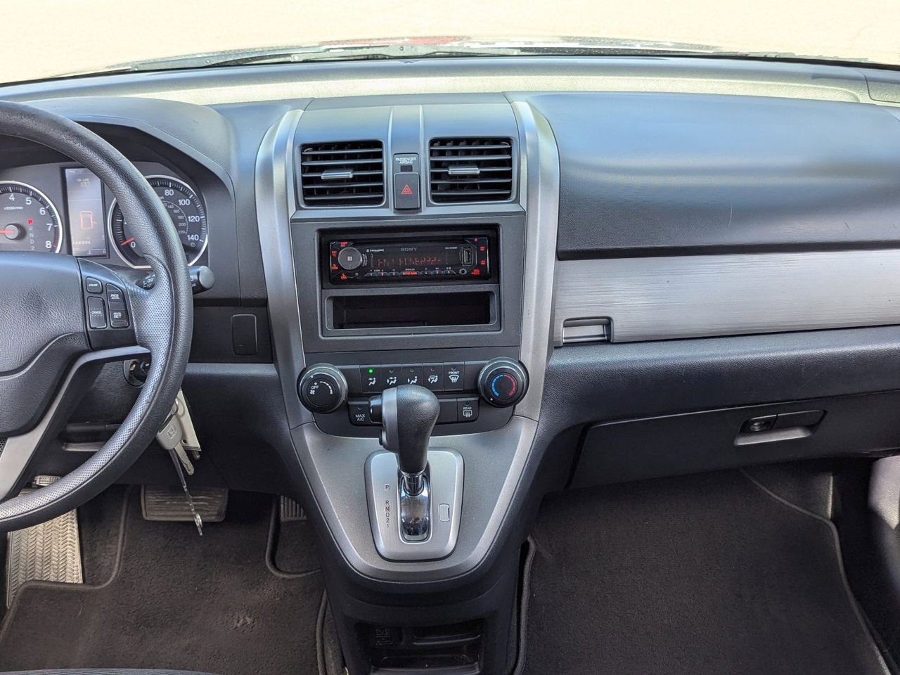 Used 2011 Urban Titanium Metallic Honda LX image 17