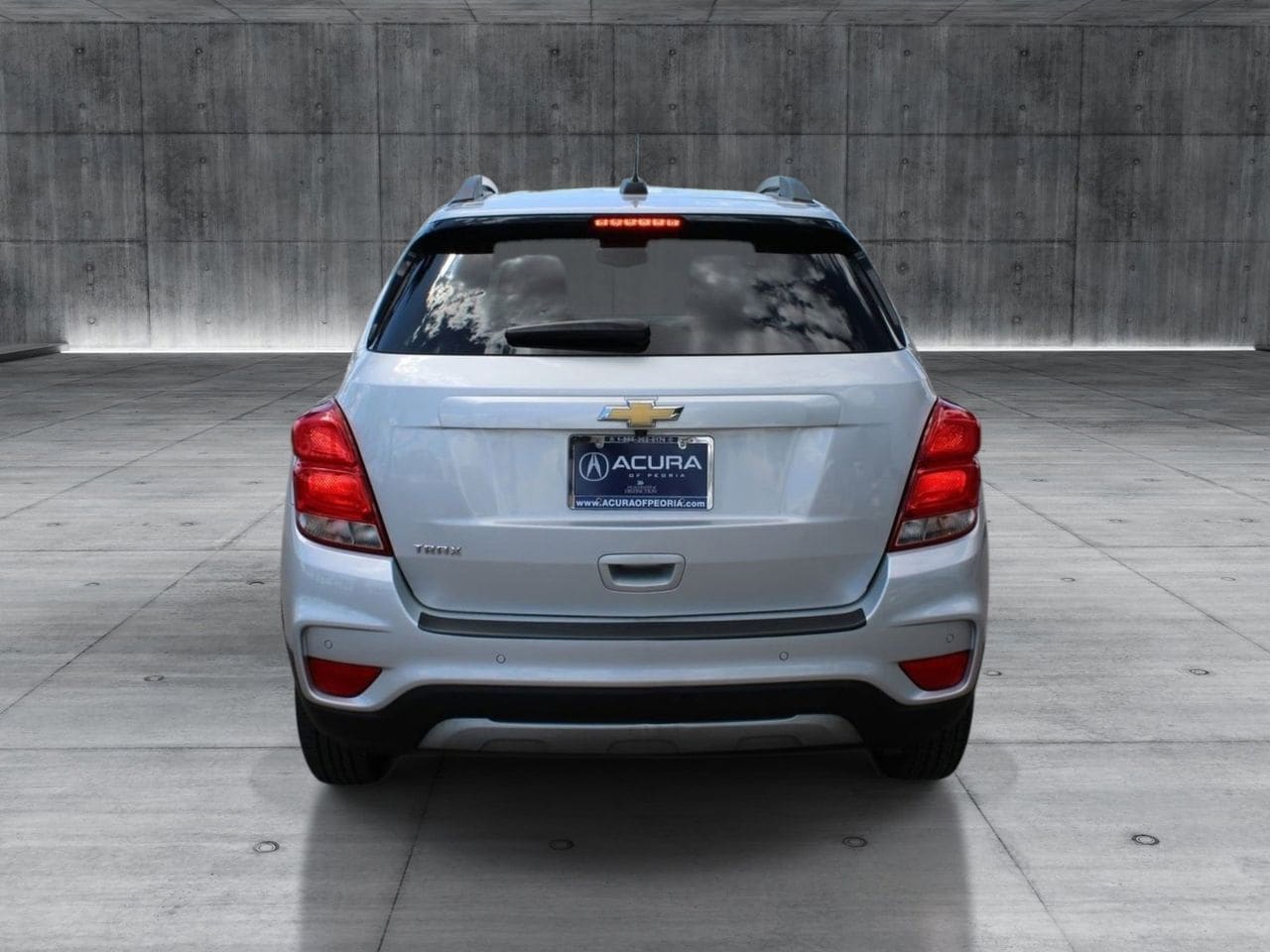 Used 2021 Silver Ice Metallic Chevrolet LT image 4