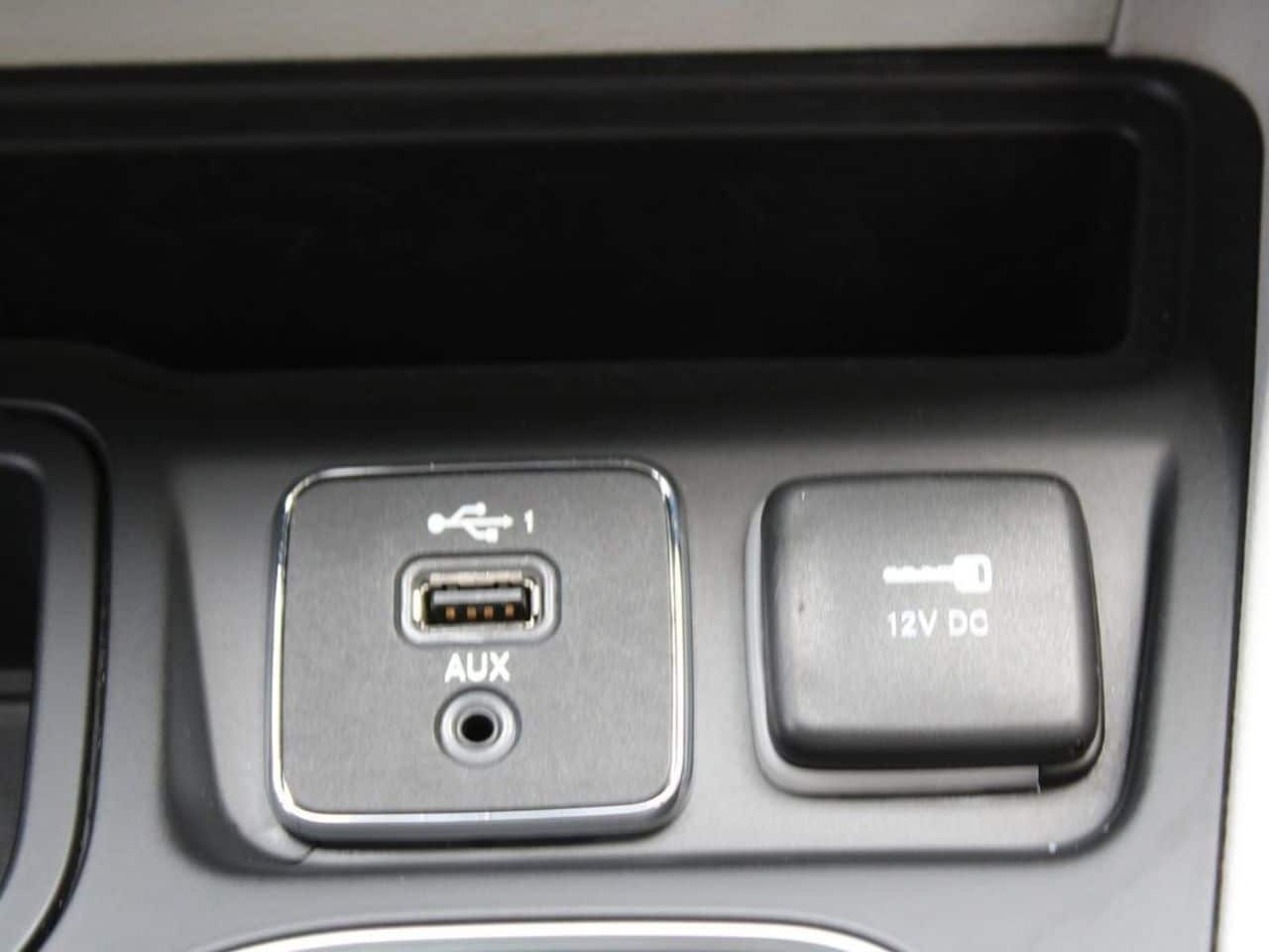 Used 2020 Bright White Clearcoat Jeep Limited image 21