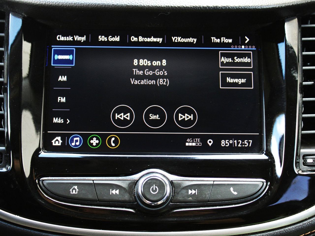 Used 2020 Summit White GMC SLE image 27