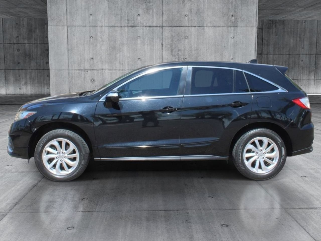 Used 2018 Crystal Black Pearl Acura Technology Package image 2