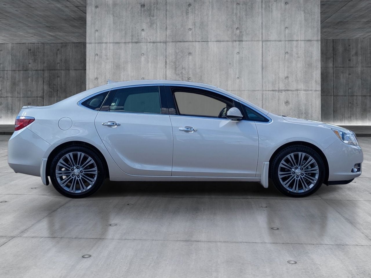 Used 2014 White Diamond Tricoat Buick Premium Group image 6