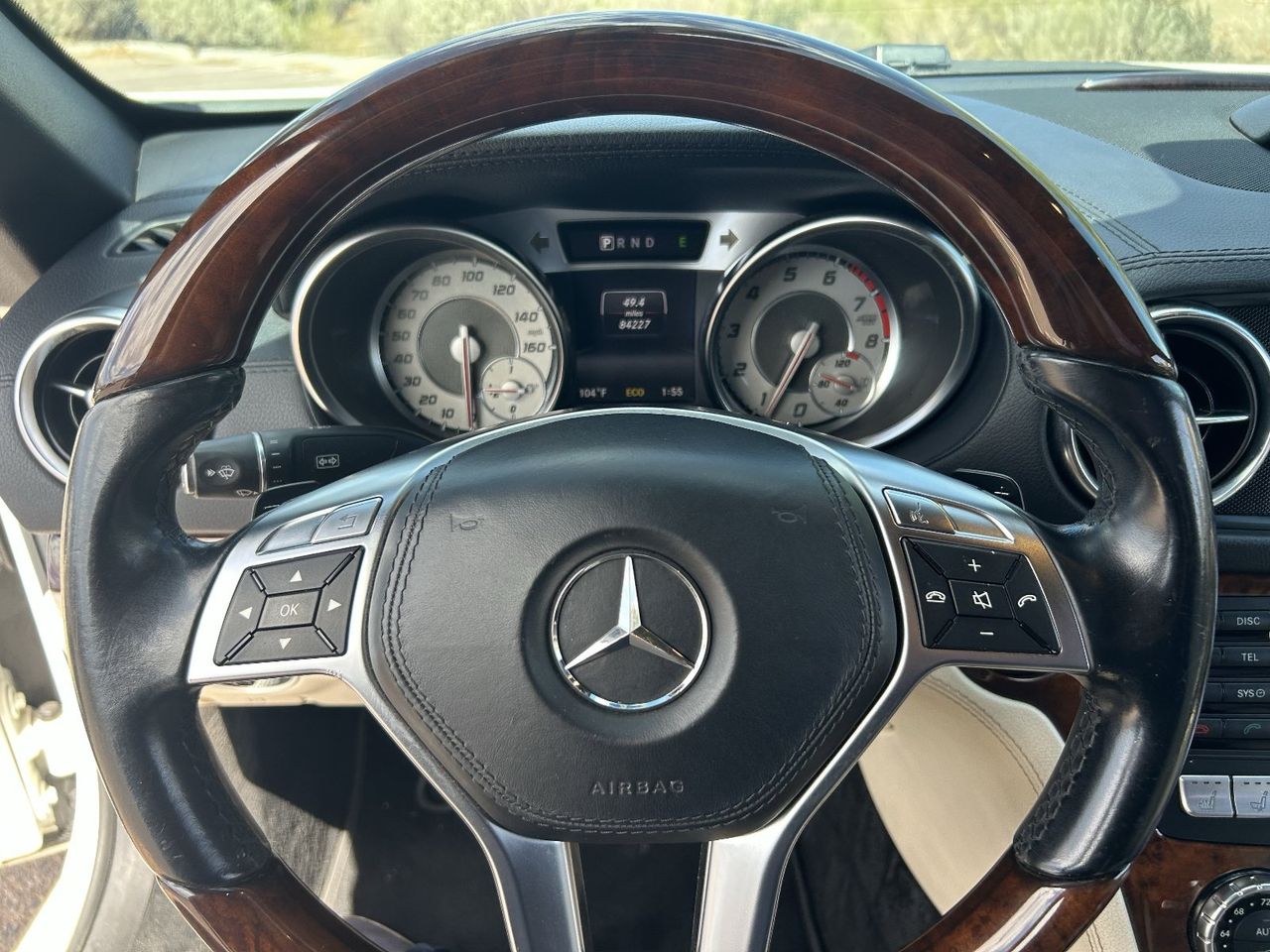 Used 2014 Diamond White Metallic Mercedes-Benz SL 550 image 24