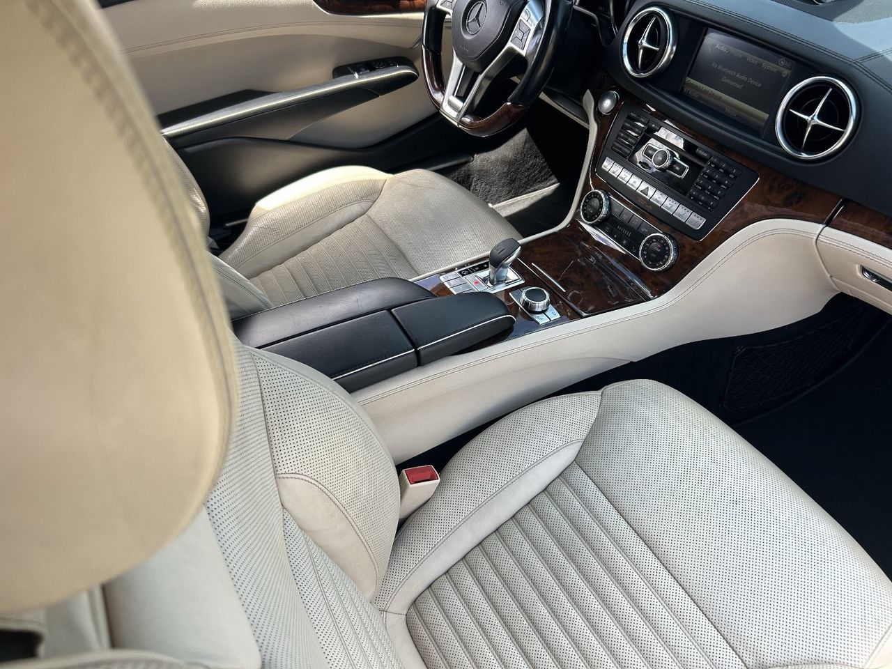 Used 2014 Diamond White Metallic Mercedes-Benz SL 550 image 14