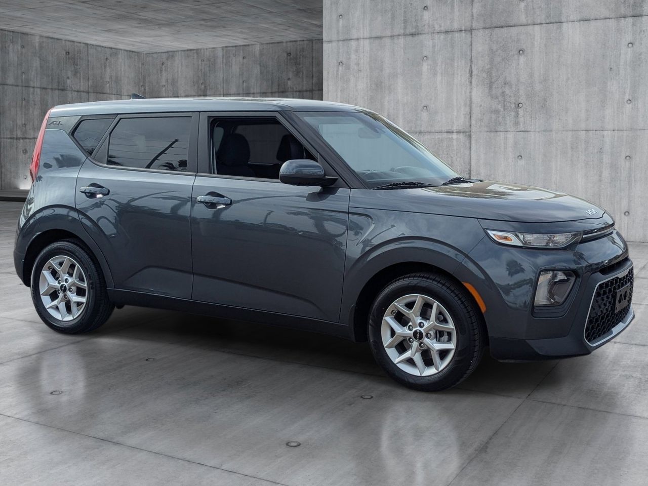 Used 2022 Gravity Gray Kia LX image 7