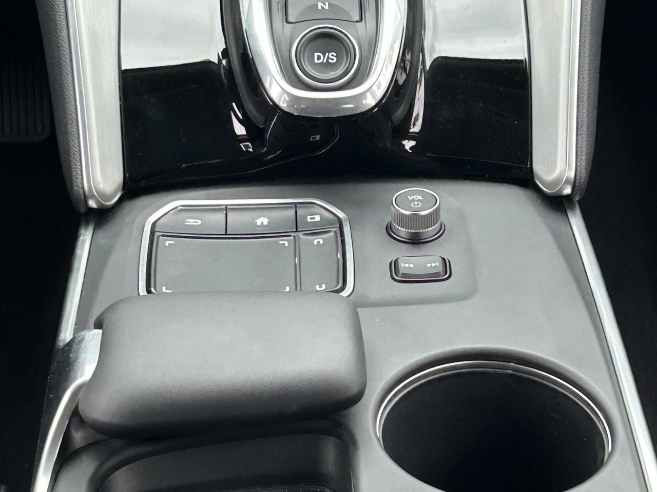 Certified Used 2023 Platinum White Pearl Acura Premium Base image 24