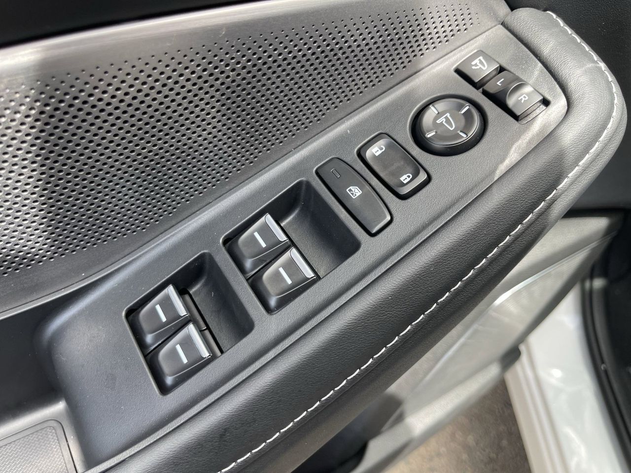 New 2026 Platinum White Pearl Acura SH-AWD Technology Package image 25