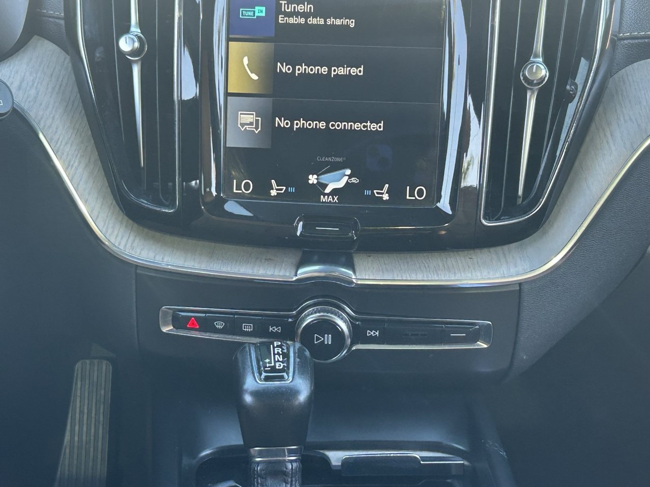 Used 2018 Pine Gray Metallic Volvo T6 Inscription image 22