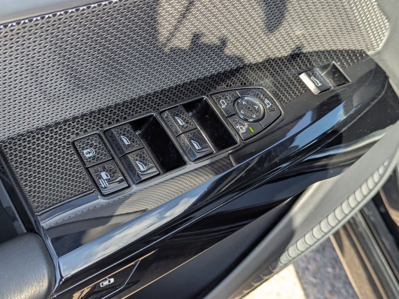 Used 2024 Black Sapphire Metallic BMW 740i image 28