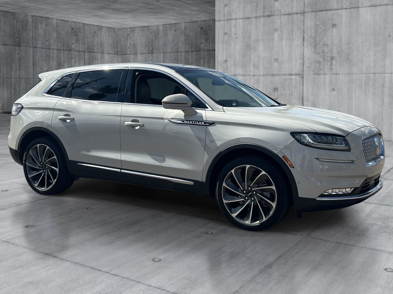 Used 2022 Ceramic Pearl Metallic Tinted Clearcoat Lincoln Reserve image 7