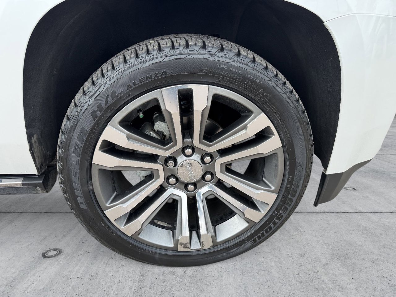 Used 2019 White Frost Tricoat GMC Denali image 9
