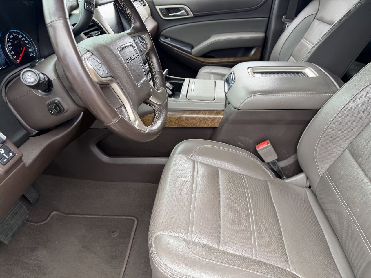 Used 2019 White Frost Tricoat GMC Denali image 29