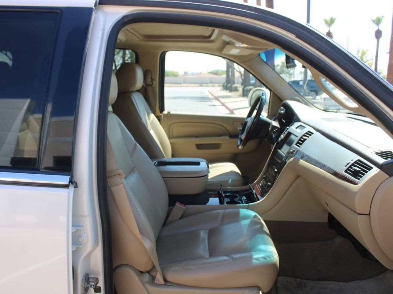 Used 2013 White Diamond Tricoat CADILLAC Premium image 14
