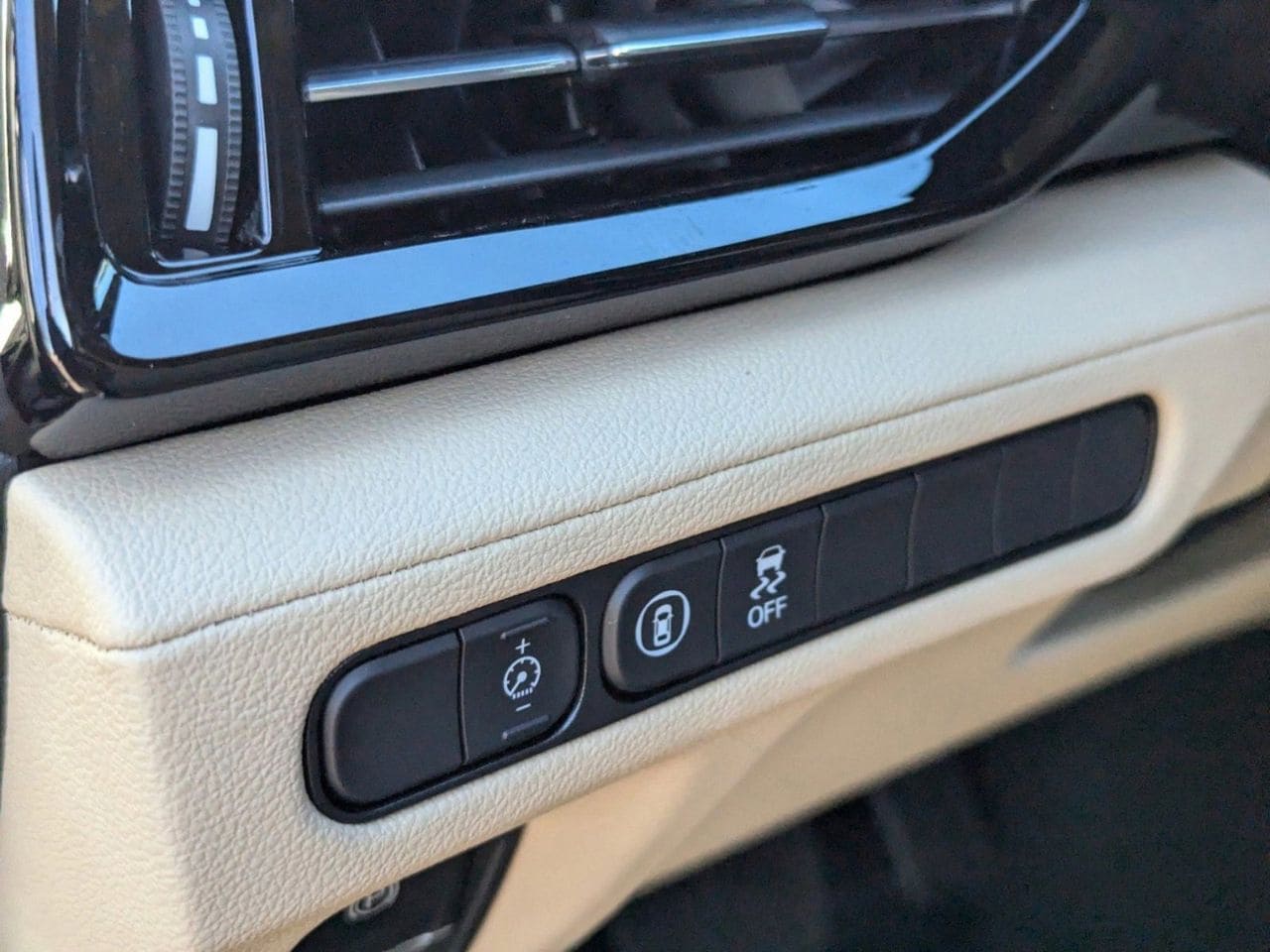 New 2026 Platinum White Pearl Acura SH-AWD image 18