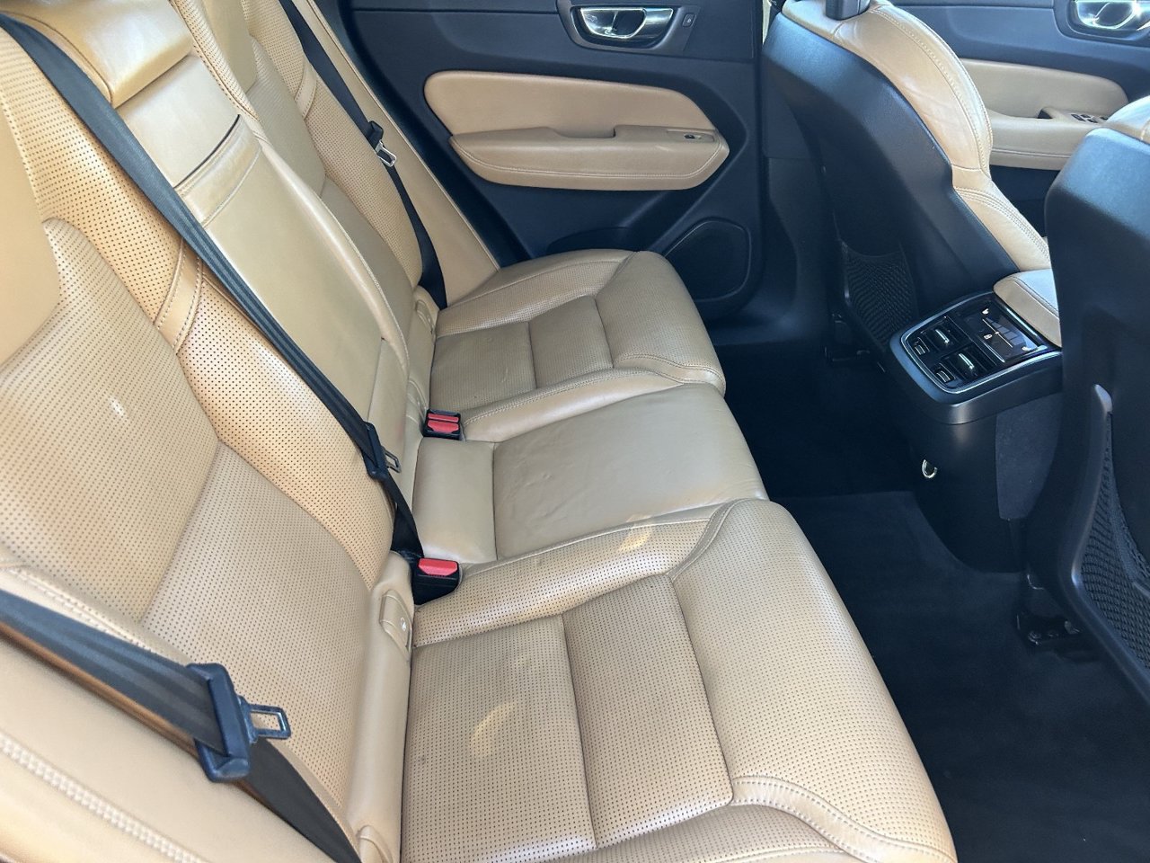 Used 2018 Pine Gray Metallic Volvo T6 Inscription image 15