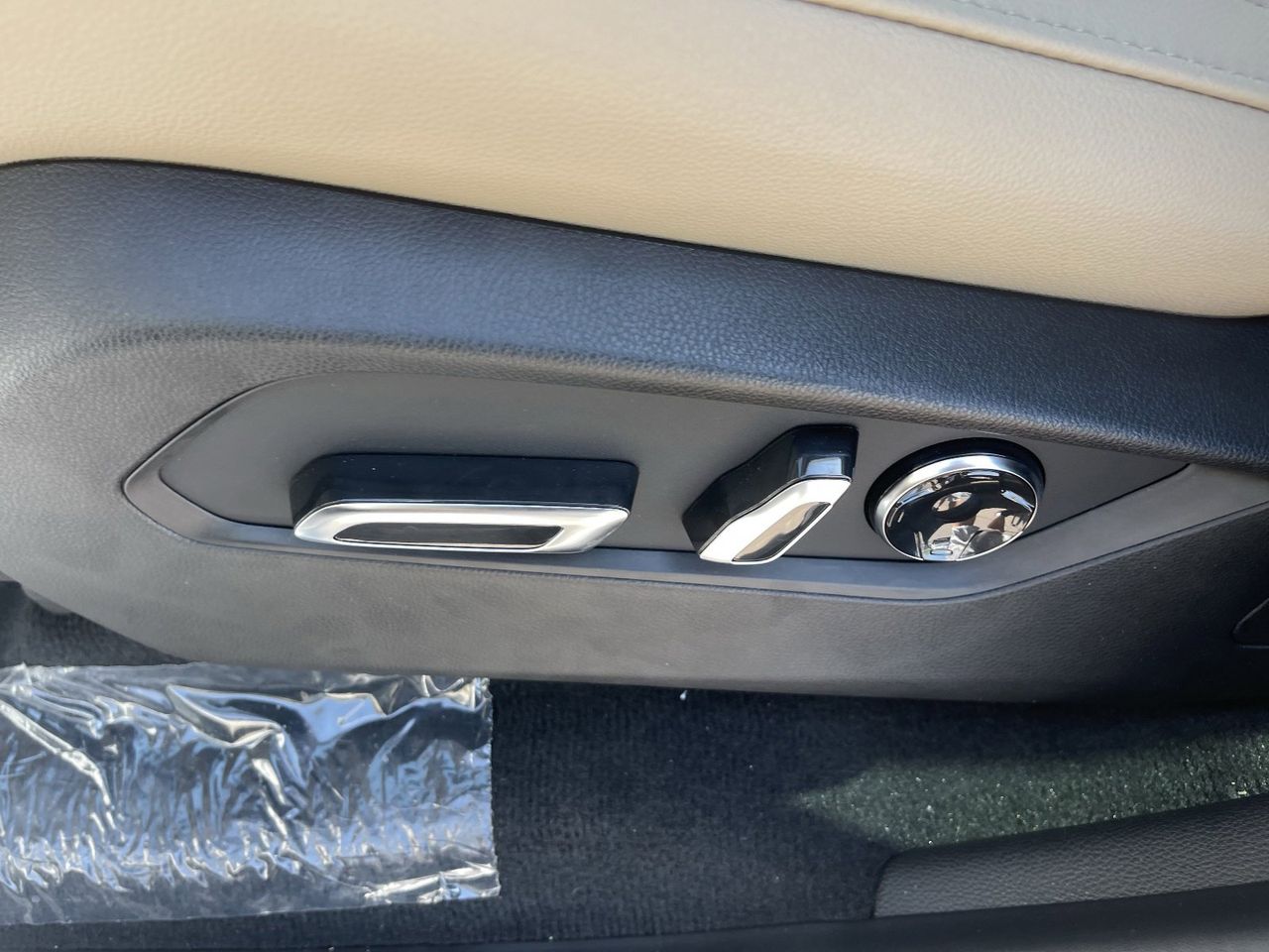 New 2026 Platinum White Pearl Acura FWD image 24