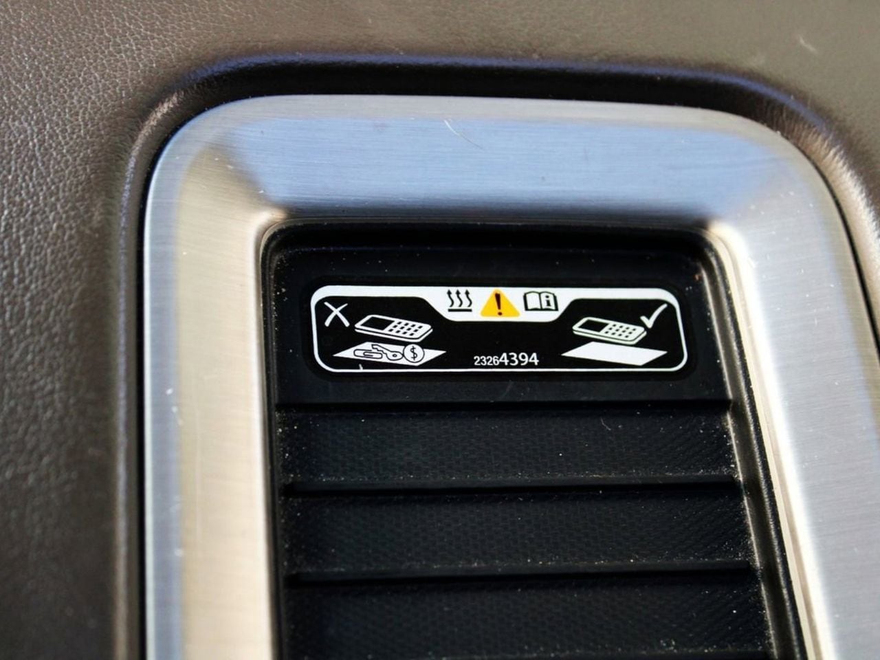 Used 2019 White Frost Tricoat GMC Denali image 37