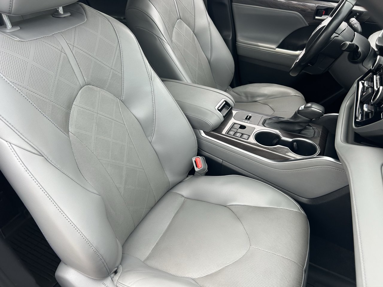 Used 2023 Magnetic Gray Metallic Toyota Platinum image 11
