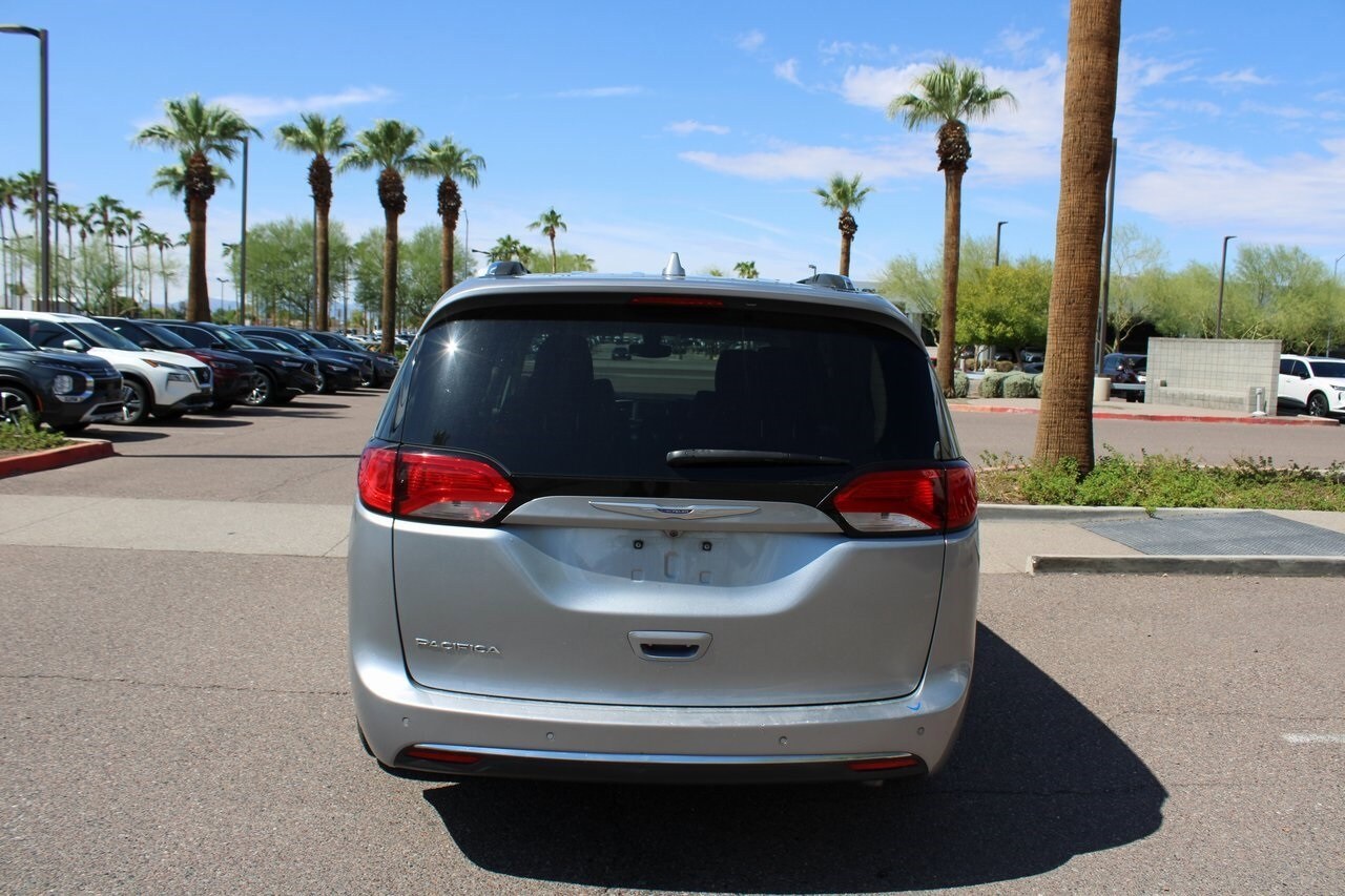 2019 Chrysler Pacifica Touring L photo 4
