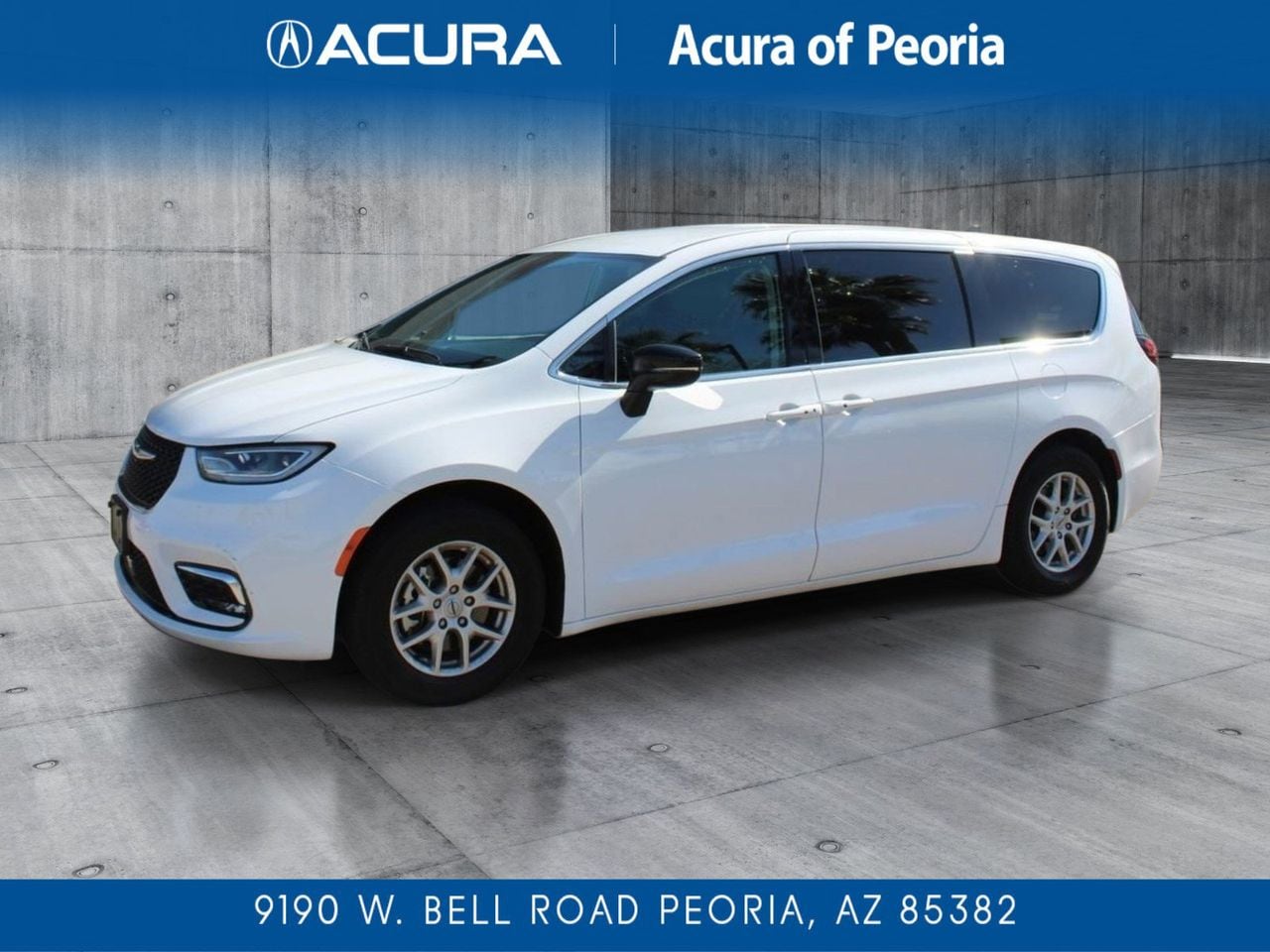 2024 Chrysler Pacifica Touring L's photo