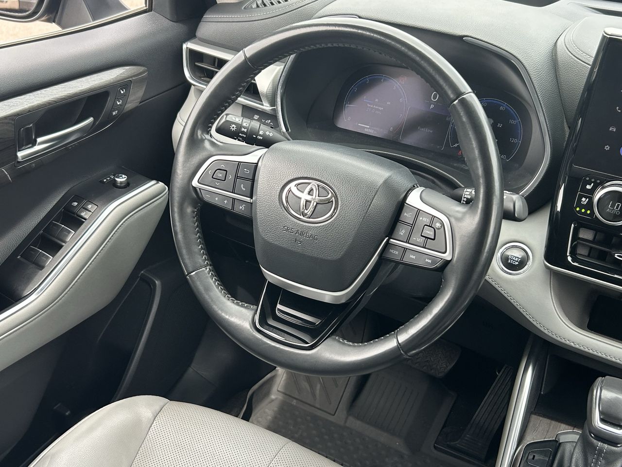 Used 2023 Magnetic Gray Metallic Toyota Platinum image 21