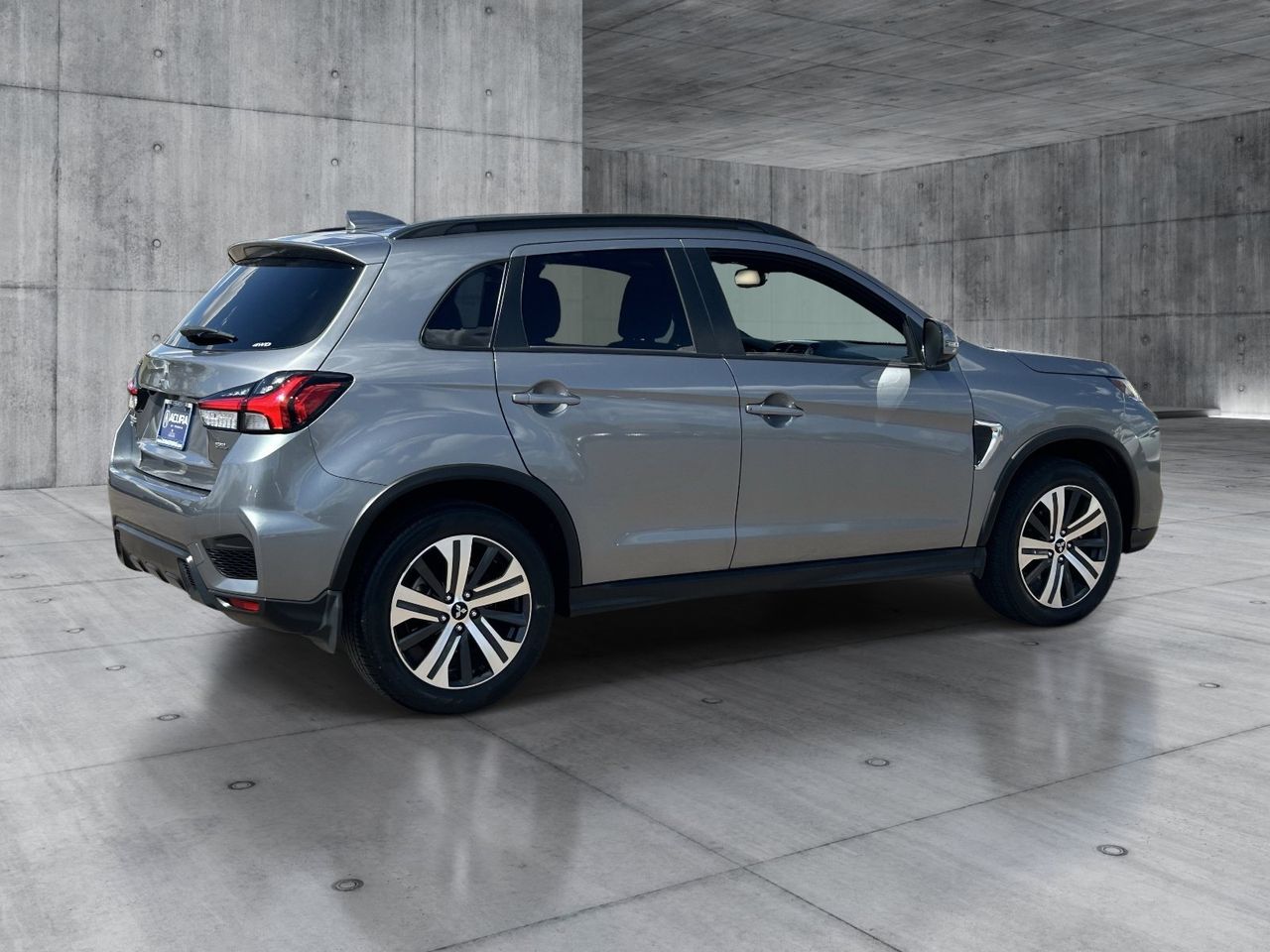 Used 2024 Mercury Gray Metallic Mitsubishi SEL image 5