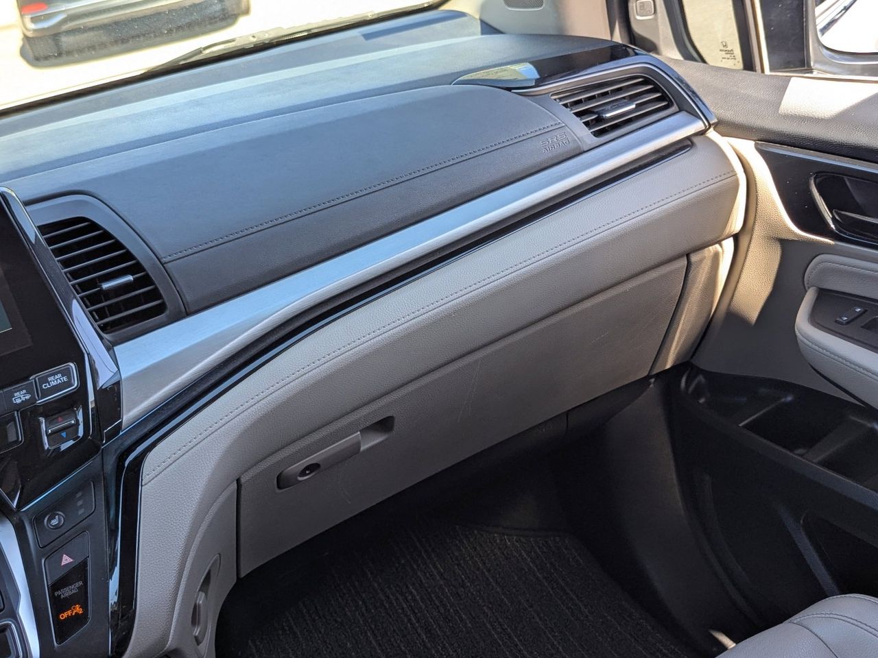 Used 2023 Platinum White Pearl Honda Touring image 19