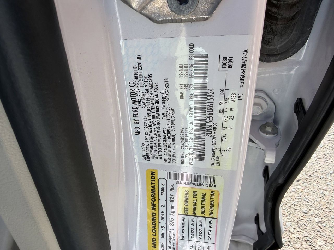 Used 2020 White Platinum Metallic Tri-Coat Lincoln Reserve image 33