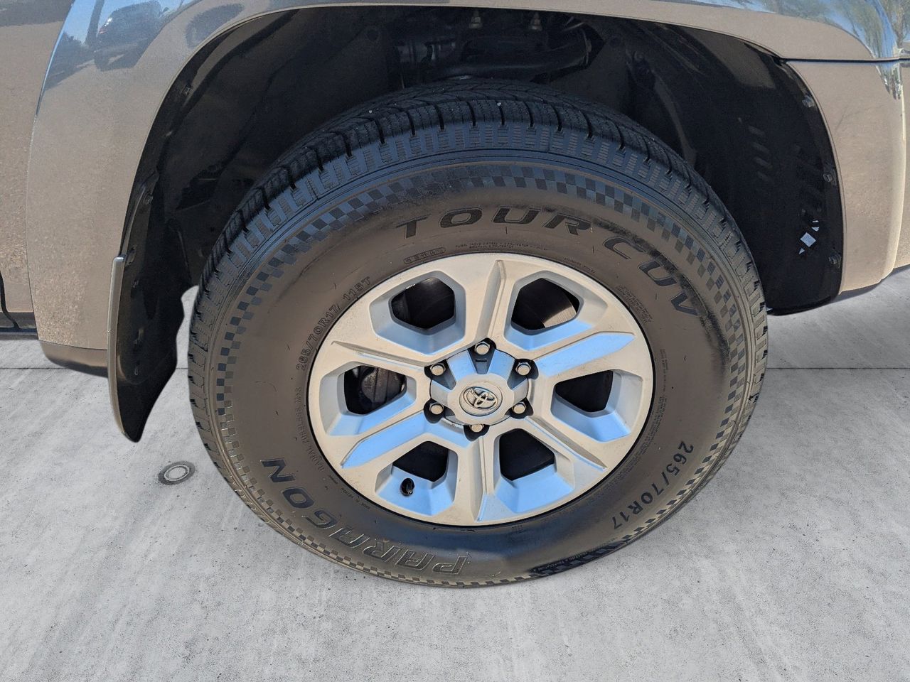 Used 2023 Magnetic Gray Metallic Toyota SR5 Premium image 9